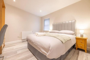 Newly Renovated 1 BR Flat close to Queens - 1